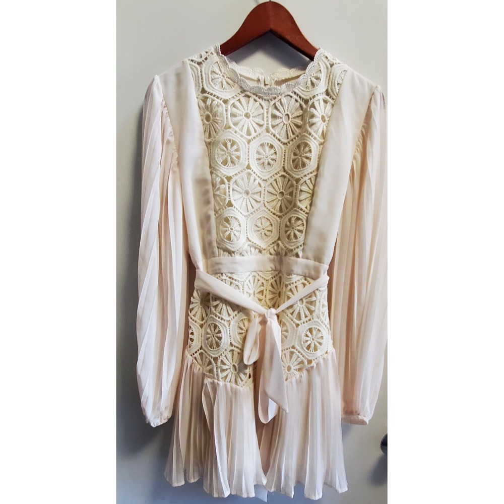AROSE Studio Jules Dress L Cream NWT Stunning Pleat Crochet Style Lace/Line/Belt - Picture 4 of 16